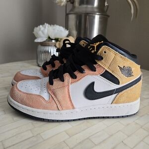 Jordan Kids Sneakers in Peach and Black